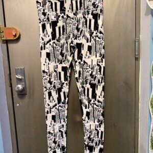 Mixit  Electric Avenue Print Cotton Leggings - NWT - Size Medium